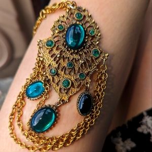 Gorgeous vintage necklace set